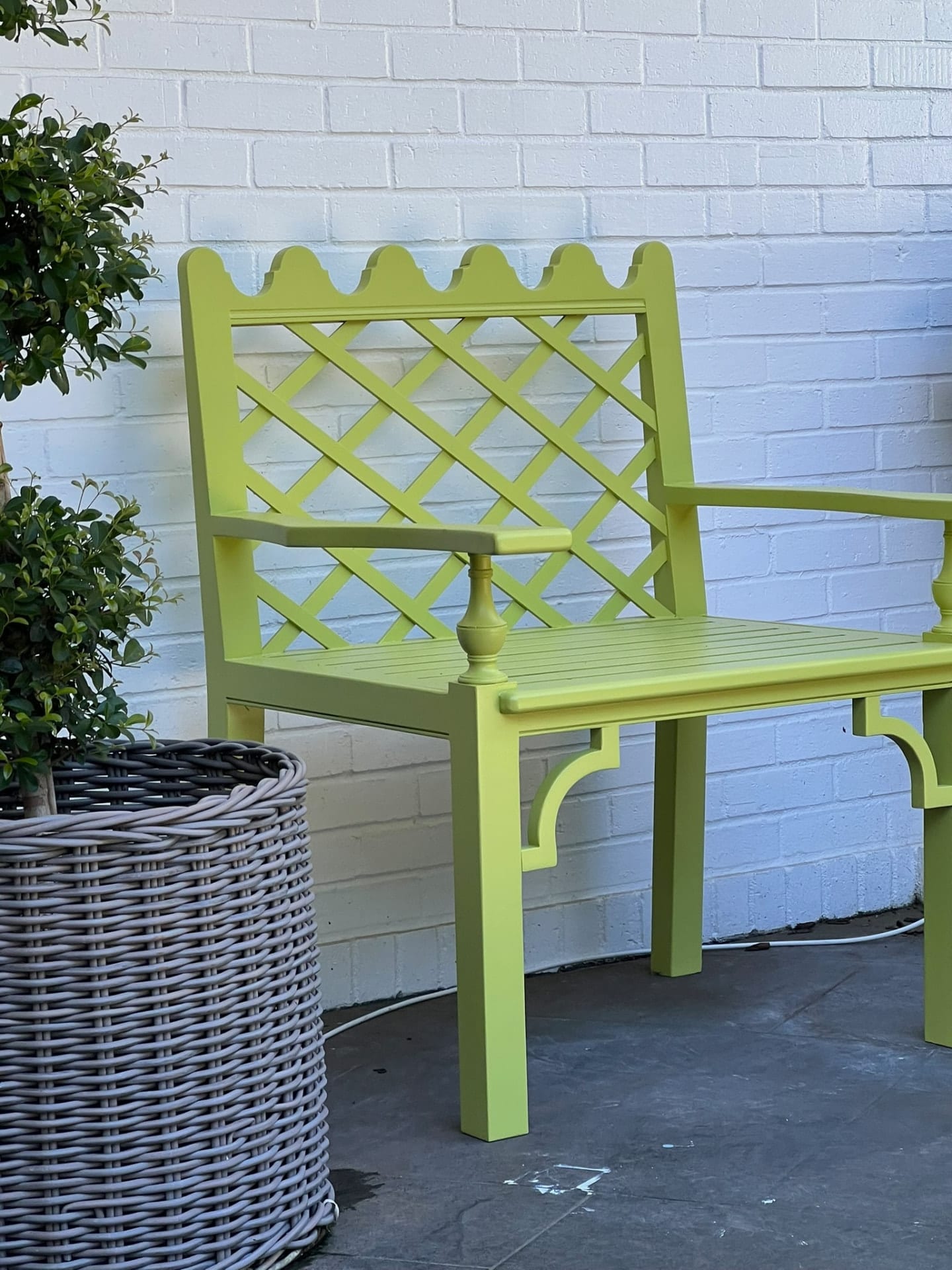 Lacquered lattice garden chair