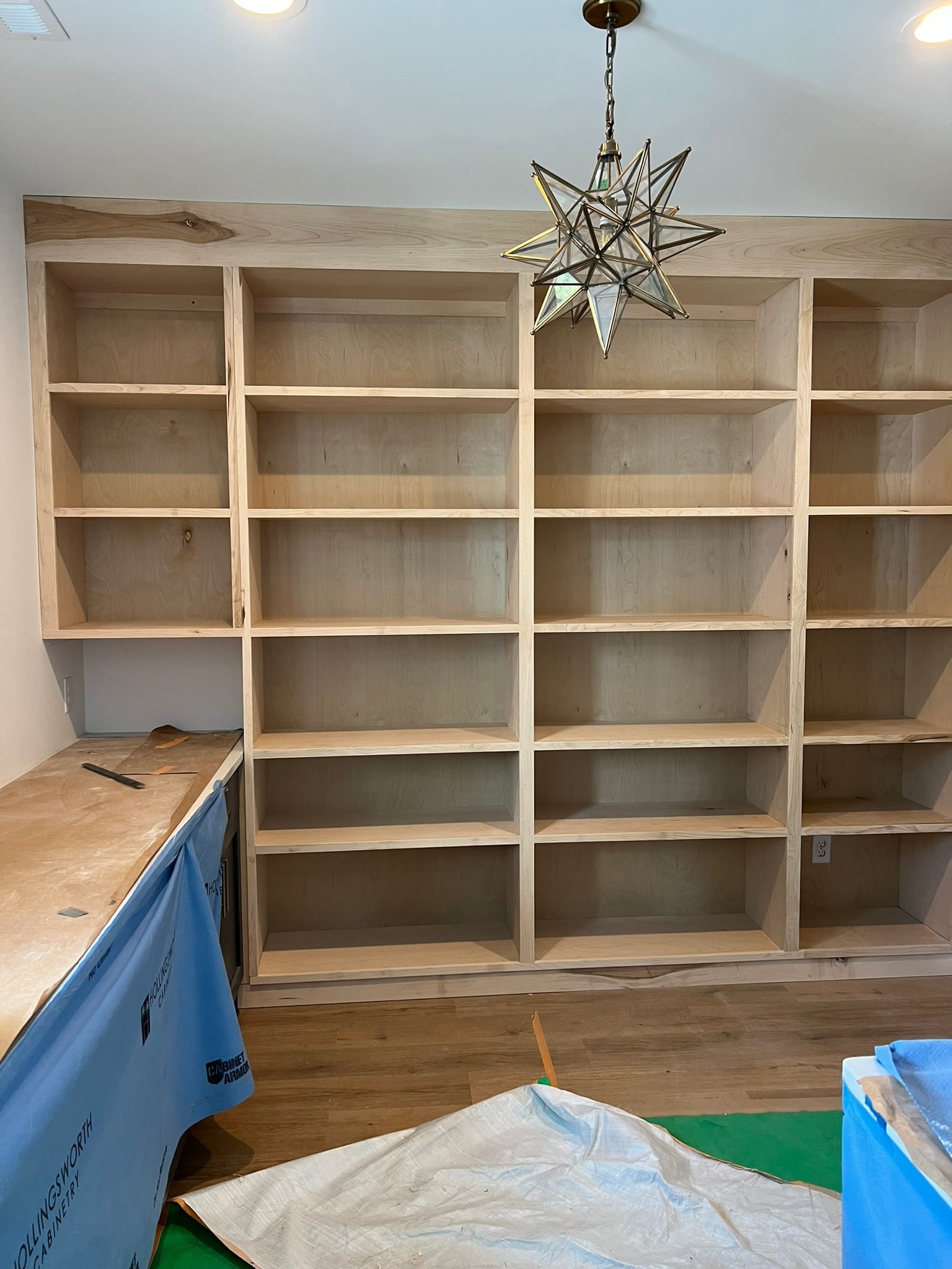 Built-in kitchen shelving